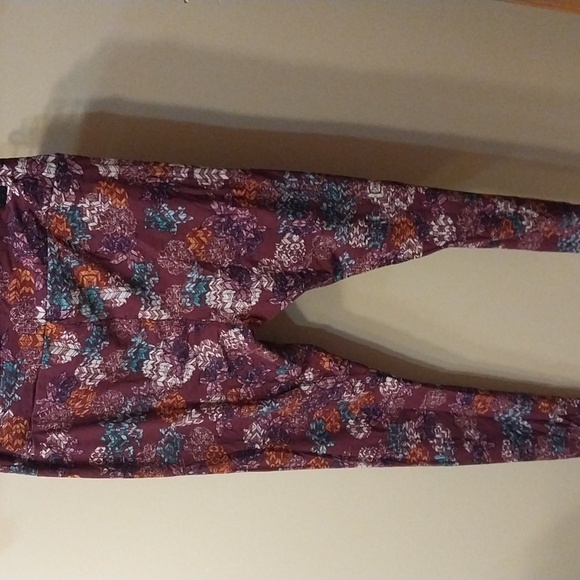 Tall and Curvy Lularoe Leggings - Picture 5 of 5